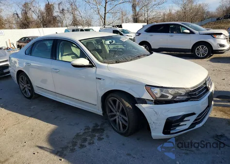 2017 Volkswagen Passat R-Line z USA, uszkodzony, nr VIN 1VWDT7A34HC086284